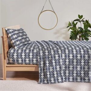 Navy and White Geometric Bedding Set